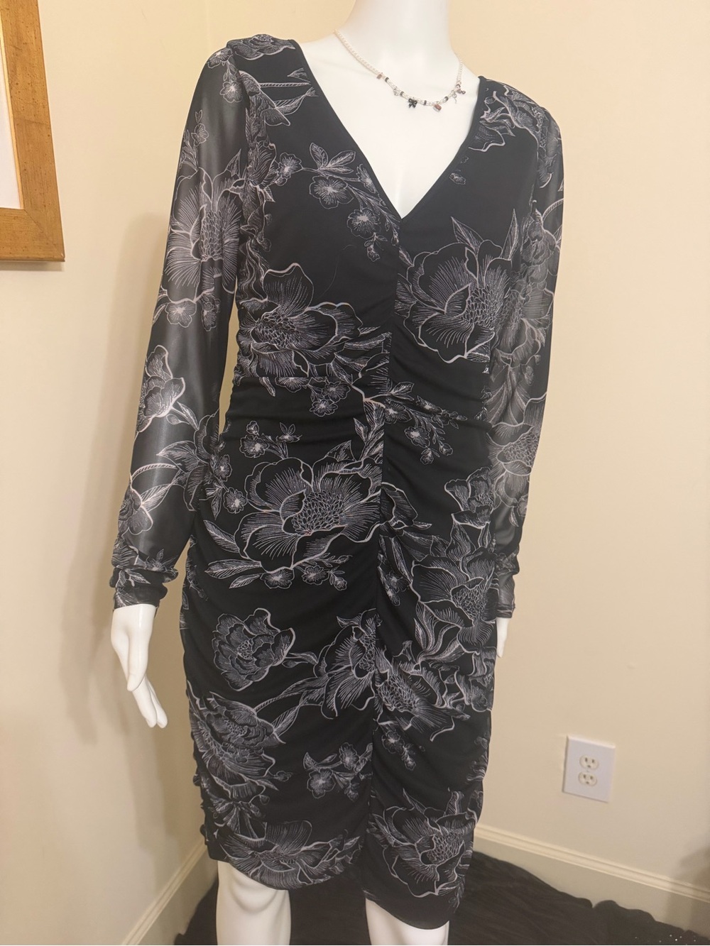 Guess Black Floral V-Neck Long Sleeve Ruched Dress